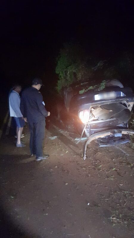 Un joven resultó con lesiones tras despistar y volcar sobre la Ruta Provincial 103 en Campo Ramón Un joven resultó con lesiones tras despistar y volcar sobre la Ruta Provincial 103 en Campo Ramón imagen-2