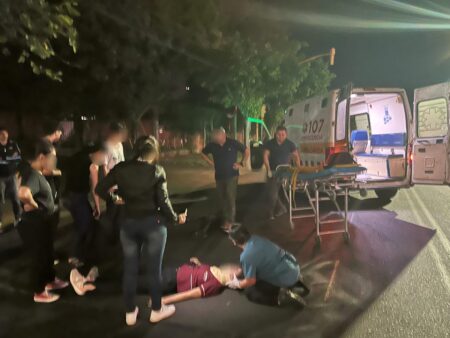 Colisión entre un auto y un monopatín en Posadas: una joven resultó lesionada Colisión entre un auto y un monopatín en Posadas: una joven resultó lesionada imagen-4