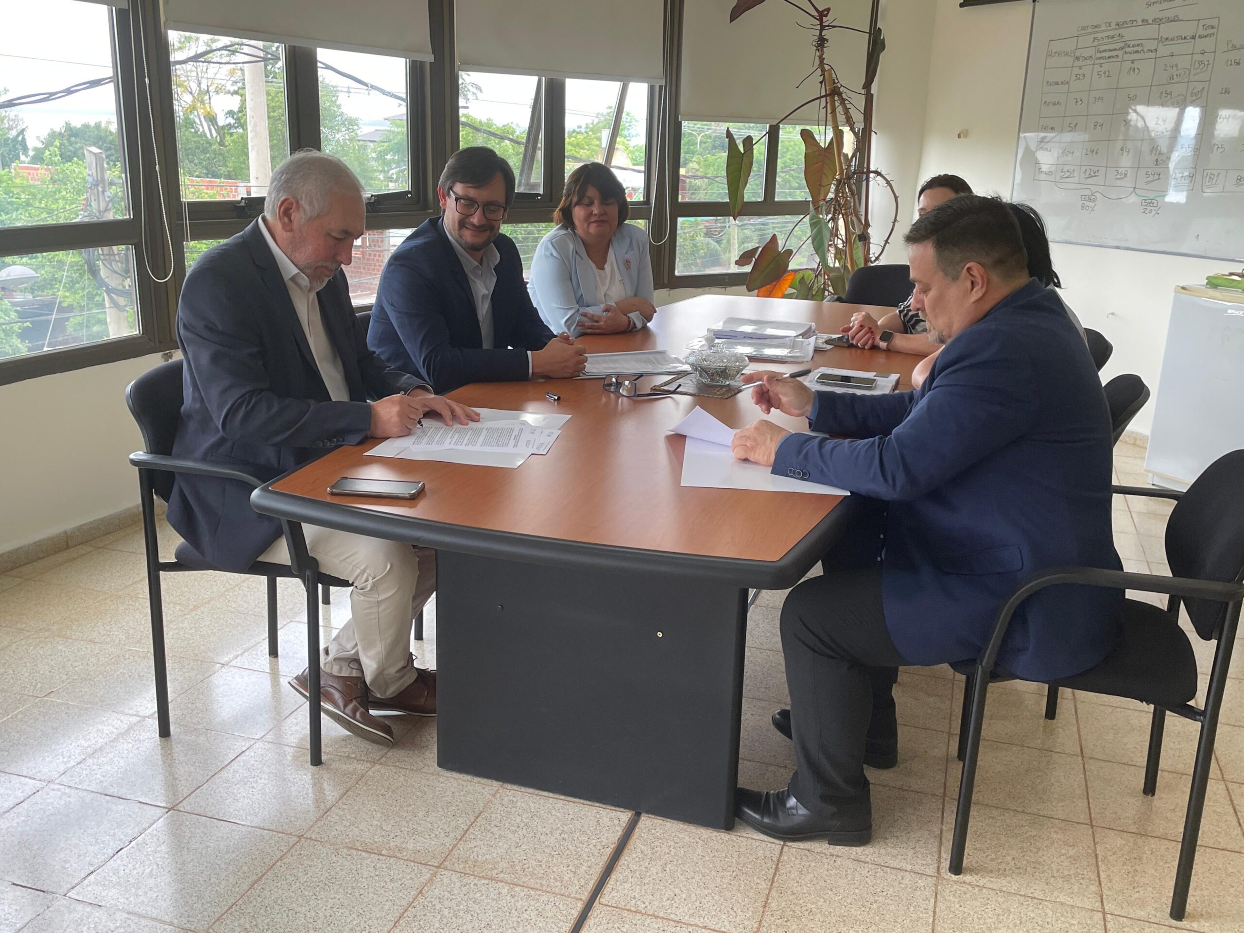 Misiones avanza en investigación oncológica: Parque de la Salud y Facultad de Exactas firman convenio para la instalación de citómetro de flujo 3 Misiones avanza en investigación oncológica: Parque de la Salud y Facultad de Exactas firman convenio para la instalación de citómetro de flujo imagen-2
