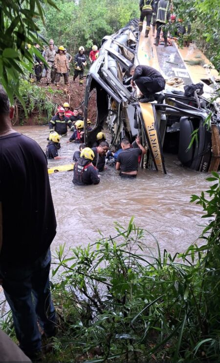 El Gobernador expresó sus condolencias a los familiares del accidente fatal de la Ruta Nacional 14 imagen-5