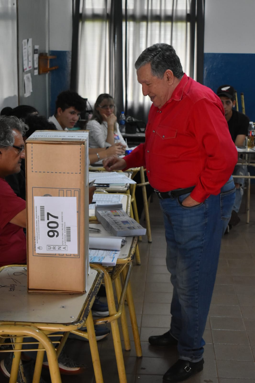 Elecciones 2025: el candidato Ramón Puerta ya emitió su voto en Apóstoles y llamó a sufragar "con esperanza" 3 Elecciones 2025: el candidato Ramón Puerta ya emitió su voto en Apóstoles y llamó a sufragar "con esperanza" imagen-2