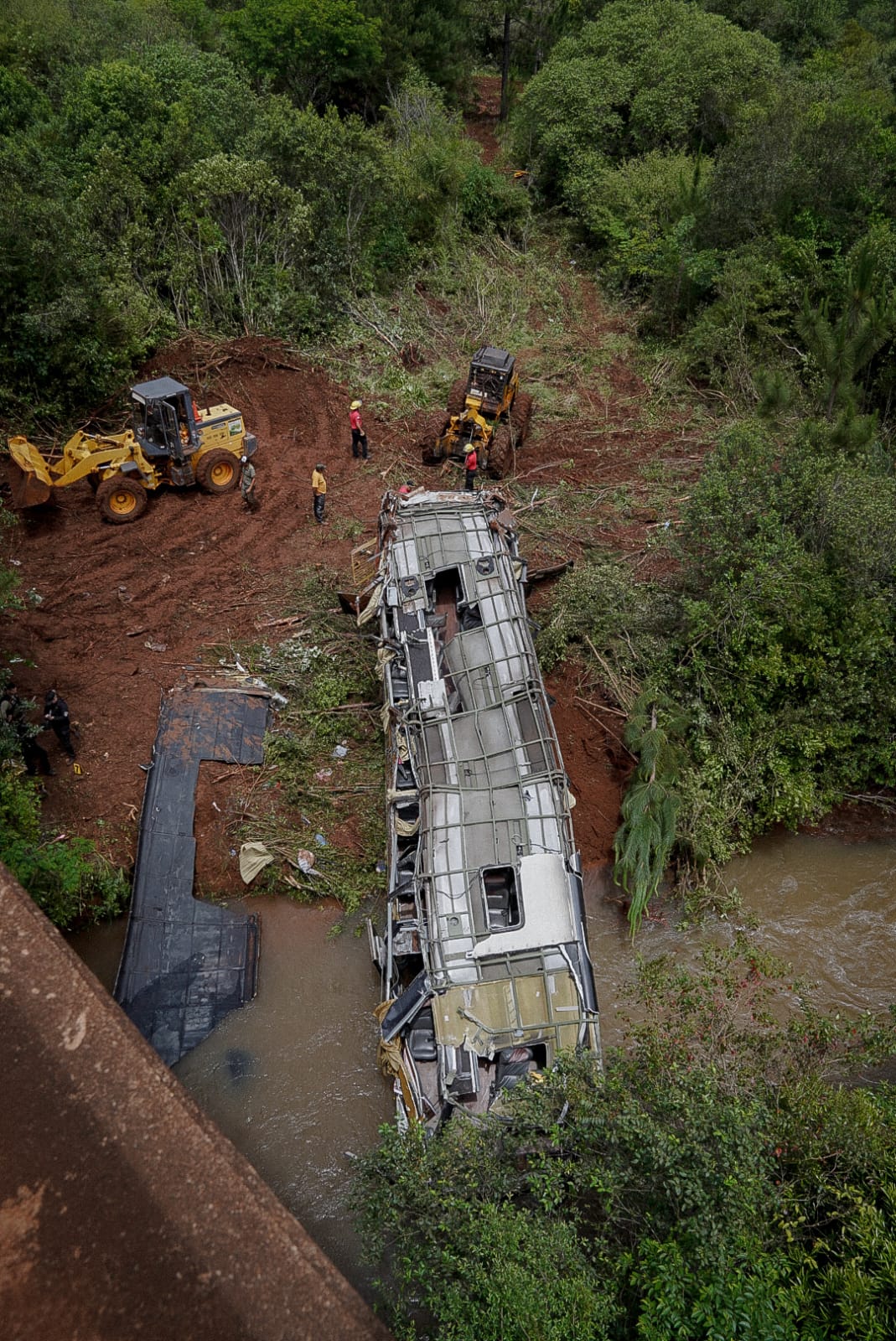 El Gobernador decretó dos días de duelo provincial por el trágico siniestro vial en la Ruta Nacional 14 5 El Gobernador decretó dos días de duelo provincial por el trágico siniestro vial en la Ruta Nacional 14 imagen-4
