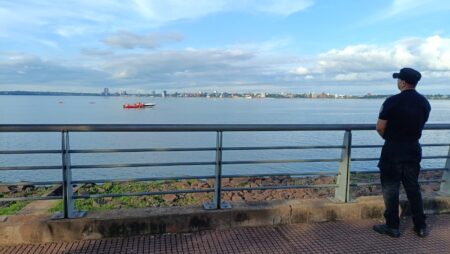 Investigan un siniestro náutico en la Costanera de Posadas: colisionaron una lancha y una moto de agua Investigan un siniestro náutico en la Costanera de Posadas: colisionaron una lancha y una moto de agua imagen-4