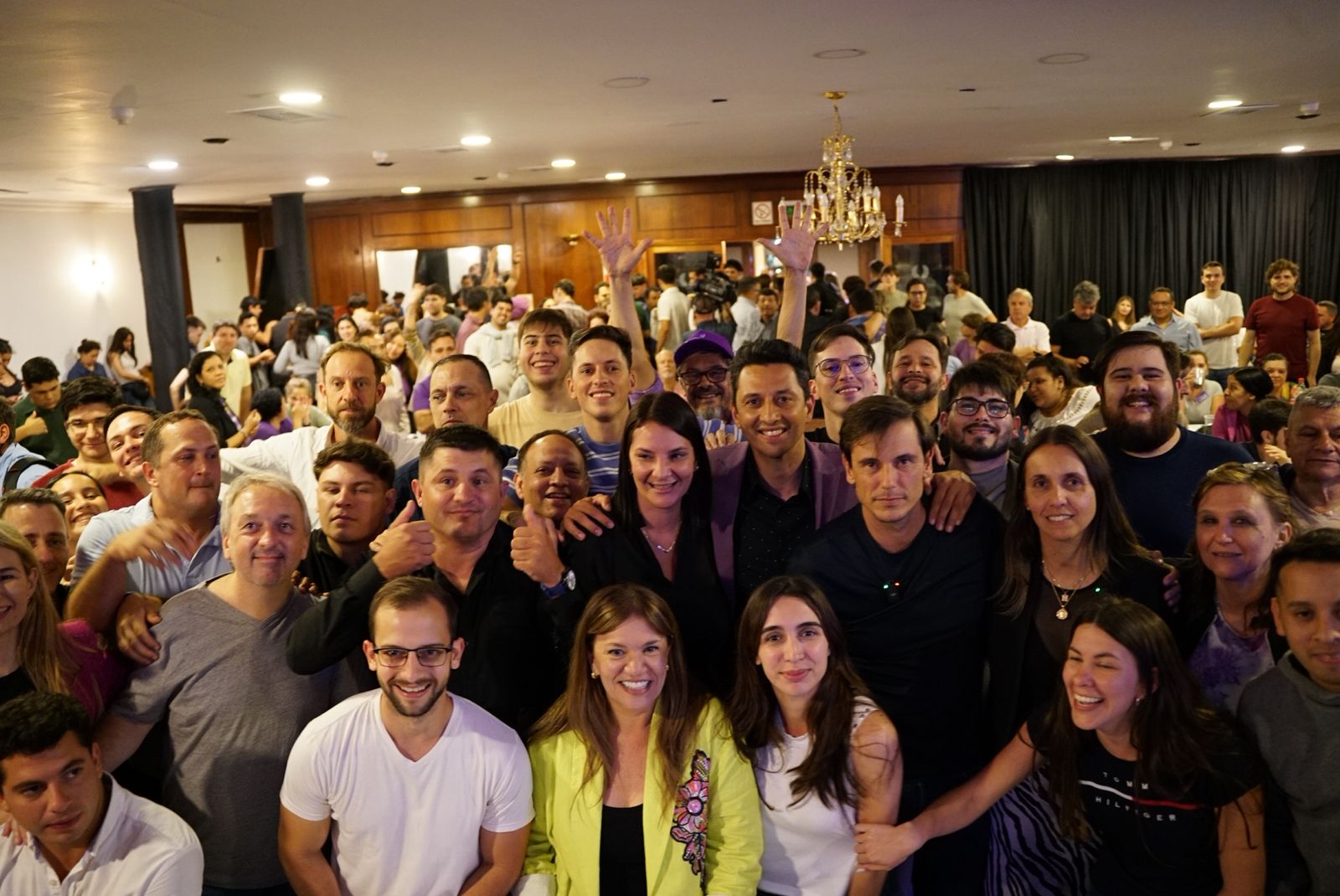 Elecciones 2025: La Libertad Avanza celebró la victoria en Misiones 3 Elecciones 2025: La Libertad Avanza celebró la victoria en Misiones imagen-2