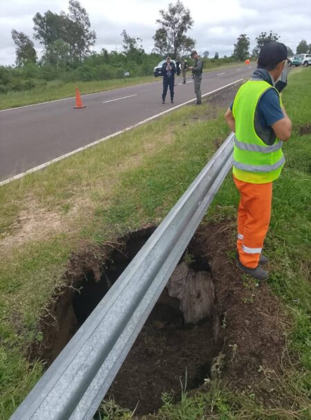 Corrientes: corte total en la Ruta 12 por un hundimiento en la zona de Itá Ibaté imagen-5