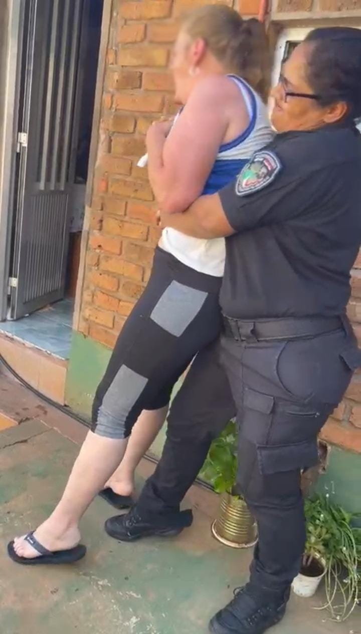 Horas desesperadas: policías de Oberá asistieron a una mujer que sufrió un cuadro de asfixia en su vivienda 3 Horas desesperadas: policías de Oberá asistieron a una mujer que sufrió un cuadro de asfixia en su vivienda imagen-2