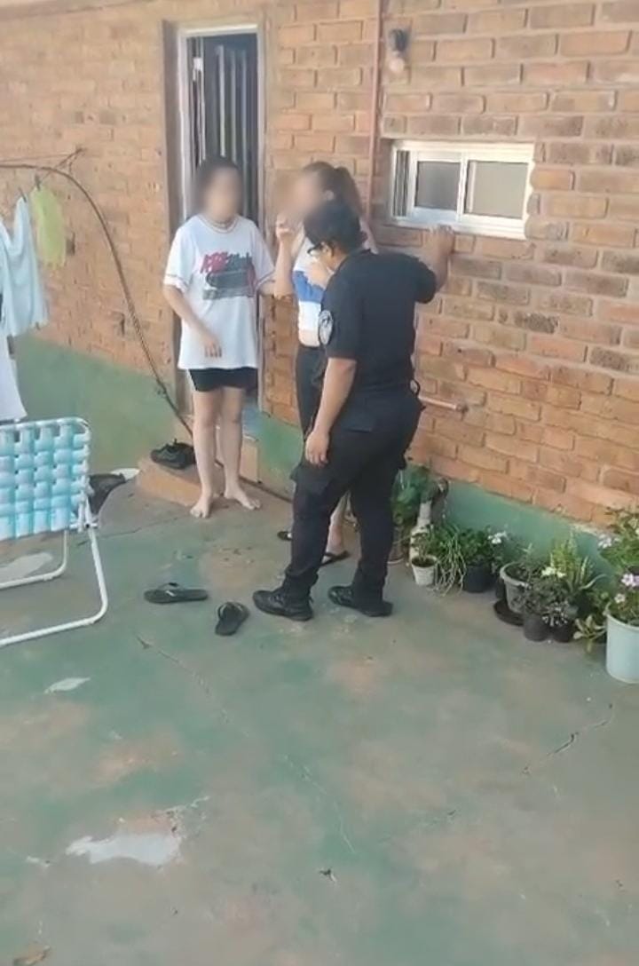Horas desesperadas: policías de Oberá asistieron a una mujer que sufrió un cuadro de asfixia en su vivienda 5 Horas desesperadas: policías de Oberá asistieron a una mujer que sufrió un cuadro de asfixia en su vivienda imagen-4