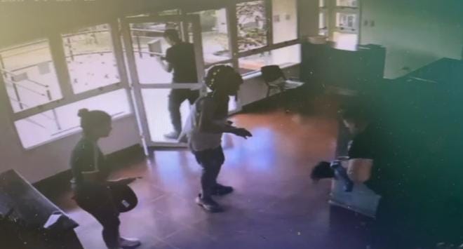 Una madre llegó desesperada a una comisaría con su bebé que no respiraba: policías le salvaron la vida 7 Una madre llegó desesperada a una comisaría con su bebé que no respiraba: policías le salvaron la vida imagen-6