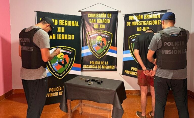 Le sustrajo el arma reglamentaria a su padre y fue arrestado imagen-37