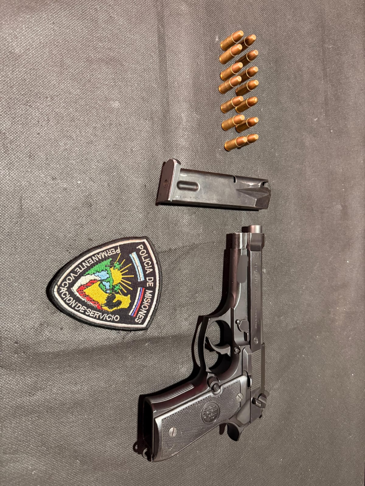 Le sustrajo el arma reglamentaria a su padre y fue arrestado 3 Le sustrajo el arma reglamentaria a su padre y fue arrestado imagen-2