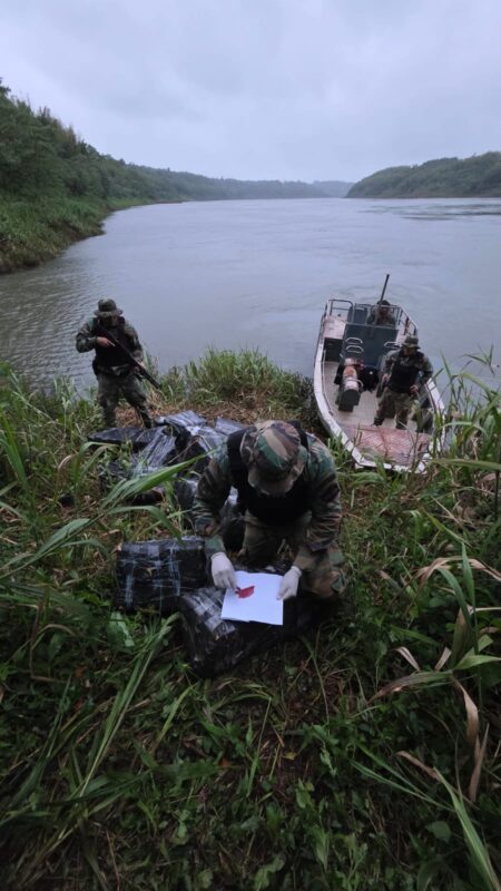 Prefectura secuestró más de 300 kilos de droga y el valor de lo incautado supera los $1.190 millones imagen-3