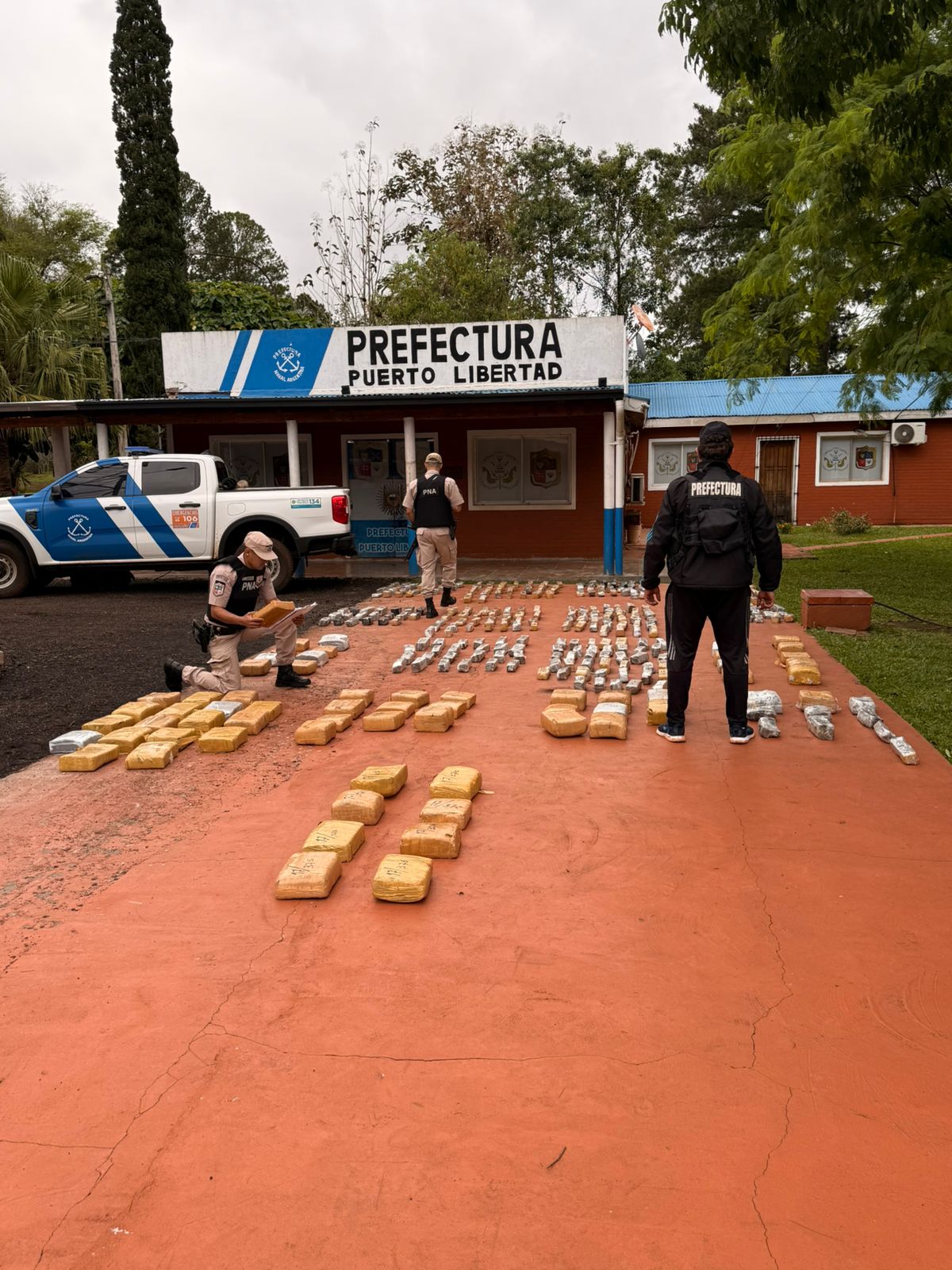 Prefectura secuestró más de 300 kilos de droga y el valor de lo incautado supera los $1.190 millones 3 Prefectura secuestró más de 300 kilos de droga y el valor de lo incautado supera los $1.190 millones imagen-2