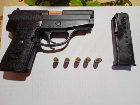 Fue denunciado por amenazar de muerte a un exempleado: allanaron su vivienda y secuestraron el arma utilizada Fue denunciado por amenazar de muerte a un exempleado: allanaron su vivienda y secuestraron el arma utilizada imagen-9