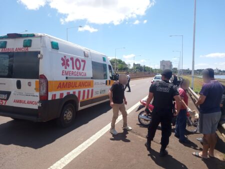 Dos mujeres resultaron lesionadas tras despistar en moto en el acceso sur de Posadas imagen-10