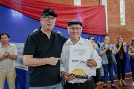 "Este no es un acto de entrega, es un acto de amor y devolución", dijo el Gobernador en la entrega de títulos de propiedad en Puerto Rico imagen-6