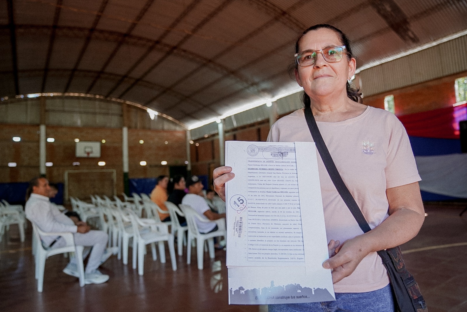 "Este no es un acto de entrega, es un acto de amor y devolución", dijo el Gobernador en la entrega de títulos de propiedad en Puerto Rico 6 "Este no es un acto de entrega, es un acto de amor y devolución", dijo el Gobernador en la entrega de títulos de propiedad en Puerto Rico imagen-5