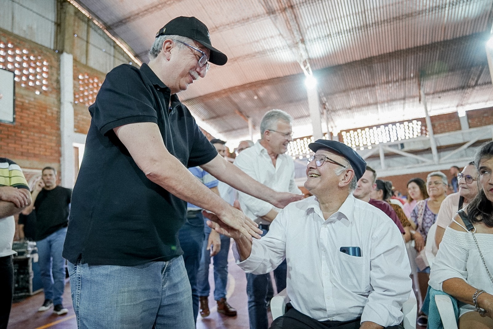 "Este no es un acto de entrega, es un acto de amor y devolución", dijo el Gobernador en la entrega de títulos de propiedad en Puerto Rico 8 "Este no es un acto de entrega, es un acto de amor y devolución", dijo el Gobernador en la entrega de títulos de propiedad en Puerto Rico imagen-7