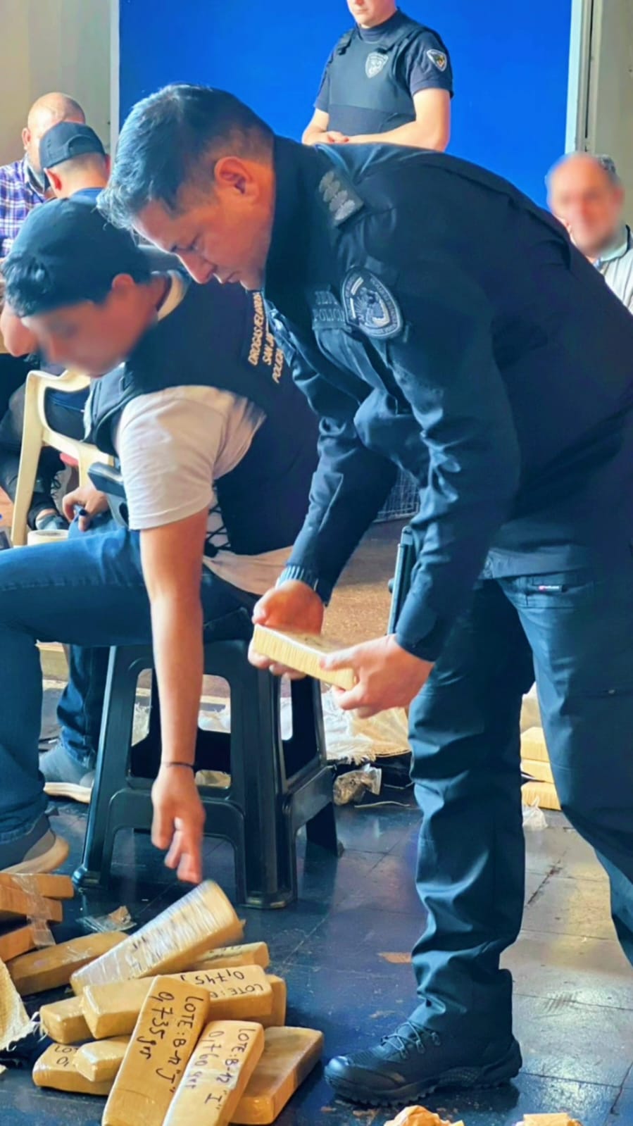 "Narcomandioca": la Policía desarticuló un centro de acopio en Bonpland con más de tres toneladas de marihuana valuadas en $11 mil millones 9 "Narcomandioca": la Policía desarticuló un centro de acopio en Bonpland con más de tres toneladas de marihuana valuadas en $11 mil millones imagen-8