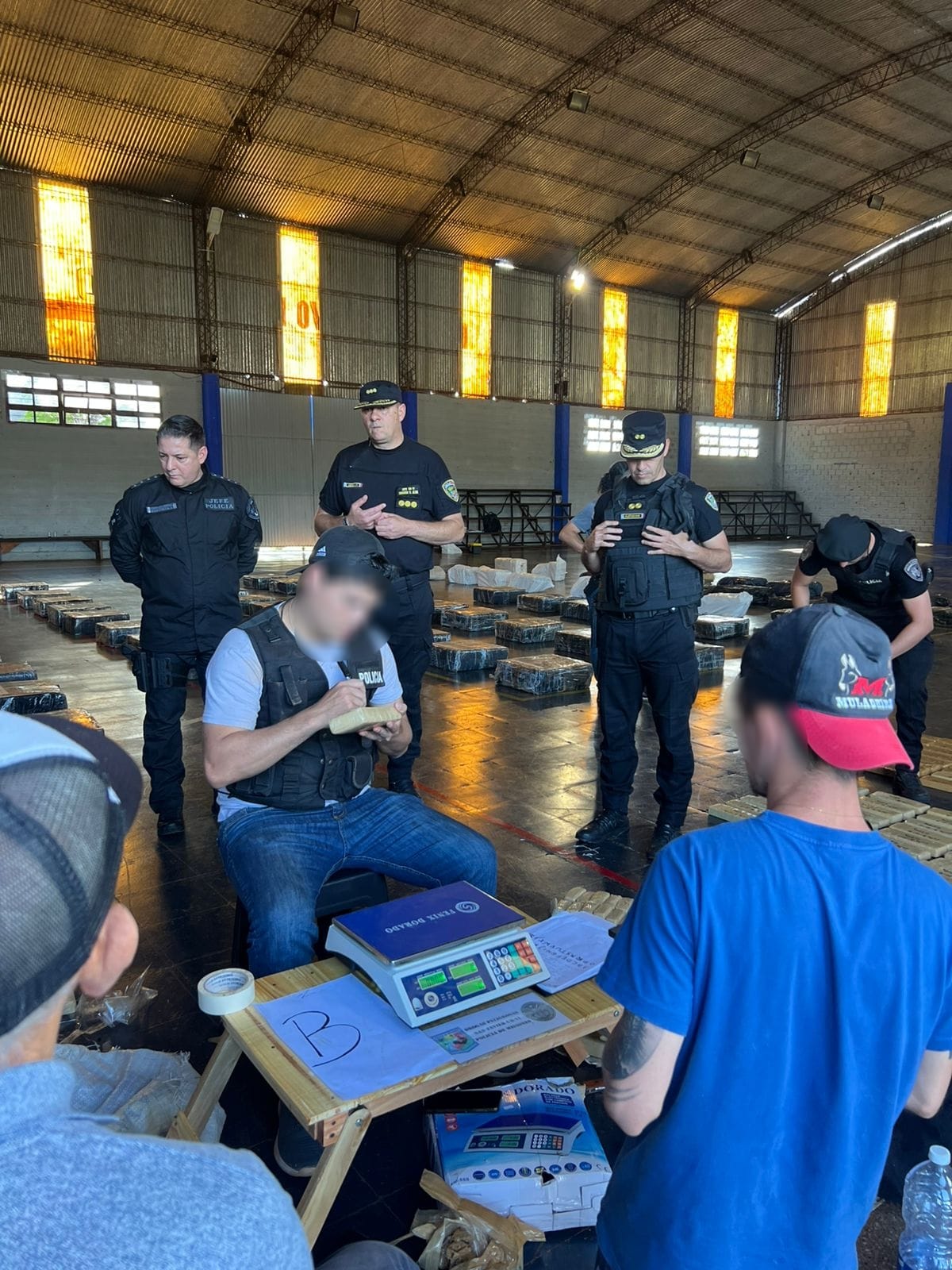 "Narcomandioca": la Policía desarticuló un centro de acopio en Bonpland con más de tres toneladas de marihuana valuadas en $11 mil millones 13 "Narcomandioca": la Policía desarticuló un centro de acopio en Bonpland con más de tres toneladas de marihuana valuadas en $11 mil millones imagen-12