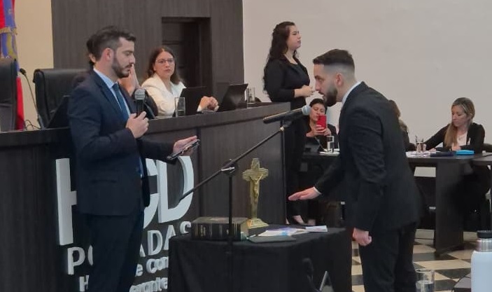 Con la premisa de "fortalecer lo bueno y resguardar derechos ciudadanos", Juan Matías Paonessa asumió como nuevo Defensor del Pueblo de Posadas imagen-13