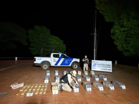 Incautan casi 200 kilos de droga en la zona costera de Santa Ana Incautan casi 200 kilos de droga en la zona costera de Santa Ana imagen-5