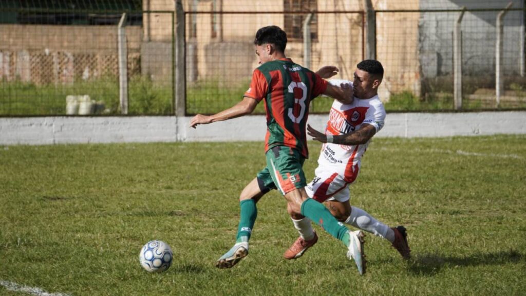 Fútbol: si el clima lo permite juegan los misioneros Fútbol: si el clima lo permite juegan los misioneros imagen-1