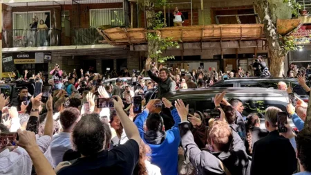 Elecciones 2025: del “mini Milei” al doodle de Google, las postales que dejó la jornada democrática imagen-3