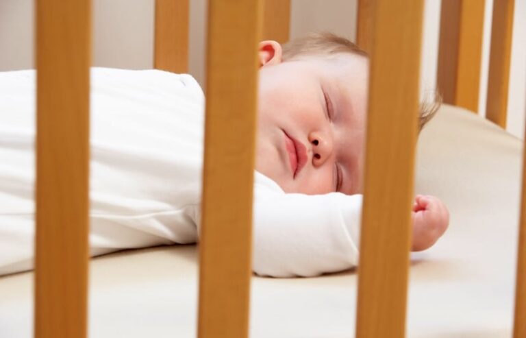 Muerte súbita del lactante: cómo el colecho seguro, la lactancia y el aprendizaje de RCP pueden prevenir riesgos en bebés menores de un año imagen-35