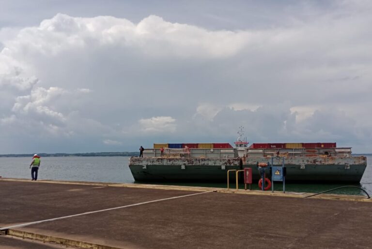Destacan operatividad del Puerto de Posadas y esperan traer combustible por la vía fluvial, "así en Misiones se pagará menos" imagen-2
