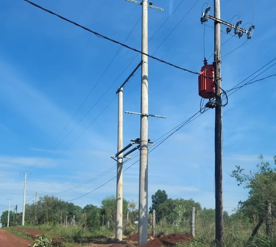 Energía de Misiones continúa con trabajos de mantenimiento y mejora del servicio eléctrico en distintos puntos de la provincia imagen-10