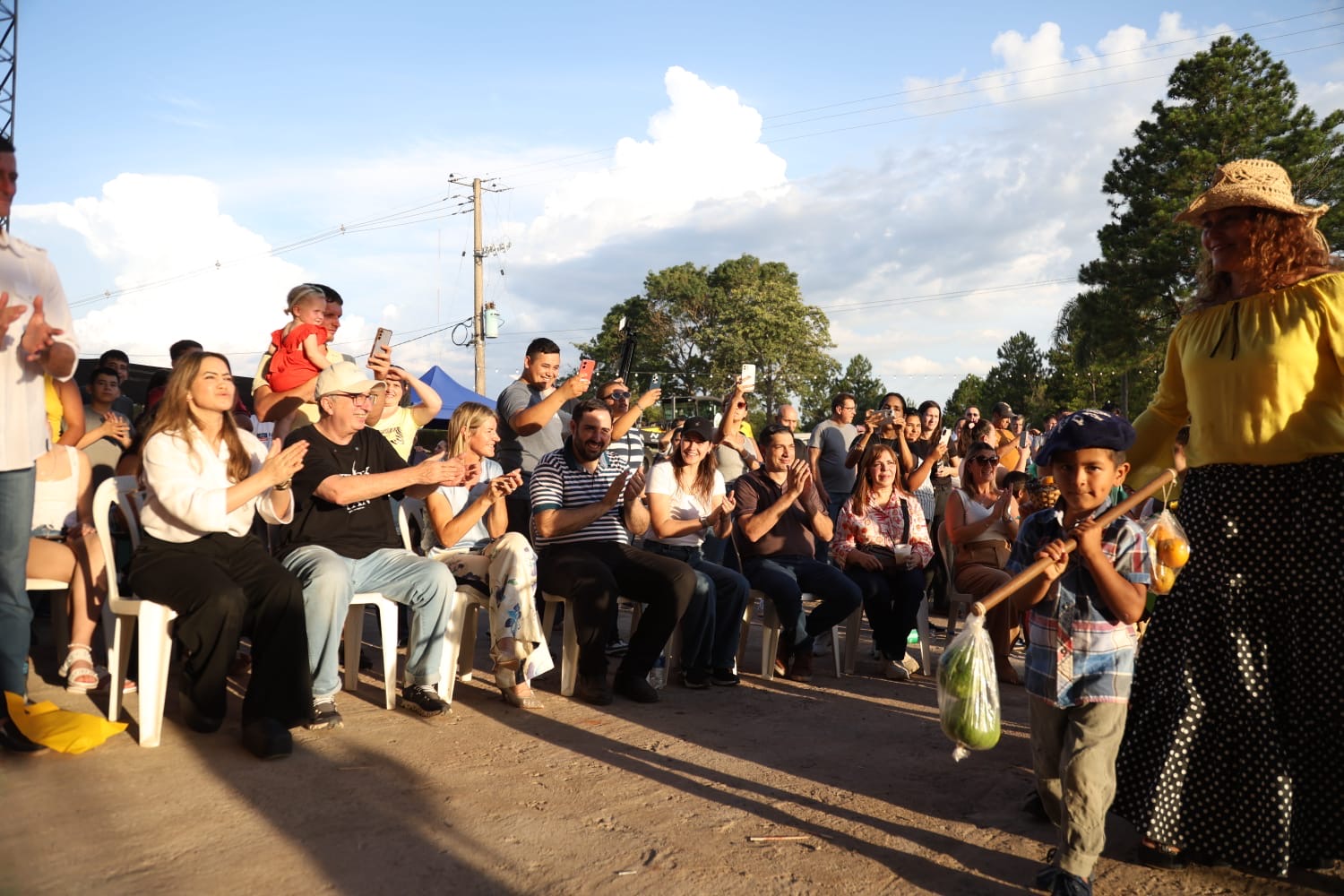 Passalacqua destacó el impulso productivo y comunitario de la Fiesta de las Frutas Tropicales en Almafuerte 7 Passalacqua destacó el impulso productivo y comunitario de la Fiesta de las Frutas Tropicales en Almafuerte imagen-6