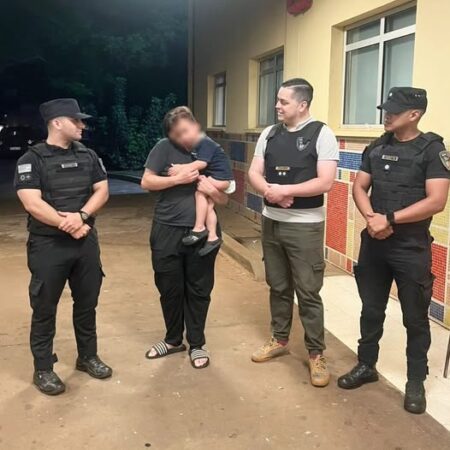 Desesperado rescate en Posadas: policías reanimaron a un niño de dos años sin aparentes signos vitales imagen-10