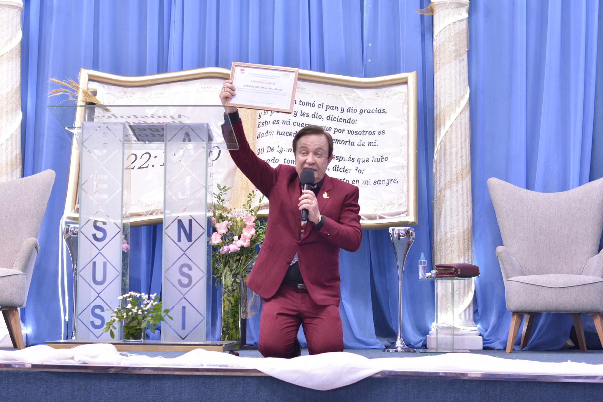 El Concejo Deliberante reconoció al apóstol Héctor Gross como Ciudadano Ilustre tras 50 años de labor pastoral y comunitaria en Posadas 11 El Concejo Deliberante reconoció al apóstol Héctor Gross como Ciudadano Ilustre tras 50 años de labor pastoral y comunitaria en Posadas imagen-10