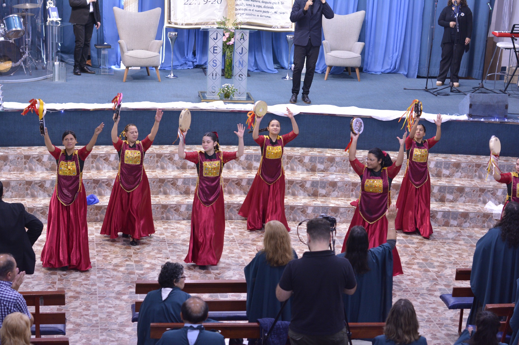 El Concejo Deliberante reconoció al apóstol Héctor Gross como Ciudadano Ilustre tras 50 años de labor pastoral y comunitaria en Posadas 15 El Concejo Deliberante reconoció al apóstol Héctor Gross como Ciudadano Ilustre tras 50 años de labor pastoral y comunitaria en Posadas imagen-14