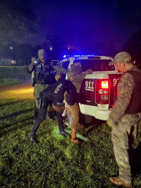 Más de dos mil identificados y 21 detenidos en un megaoperativo policial que se desplegó en toda Misiones imagen-7