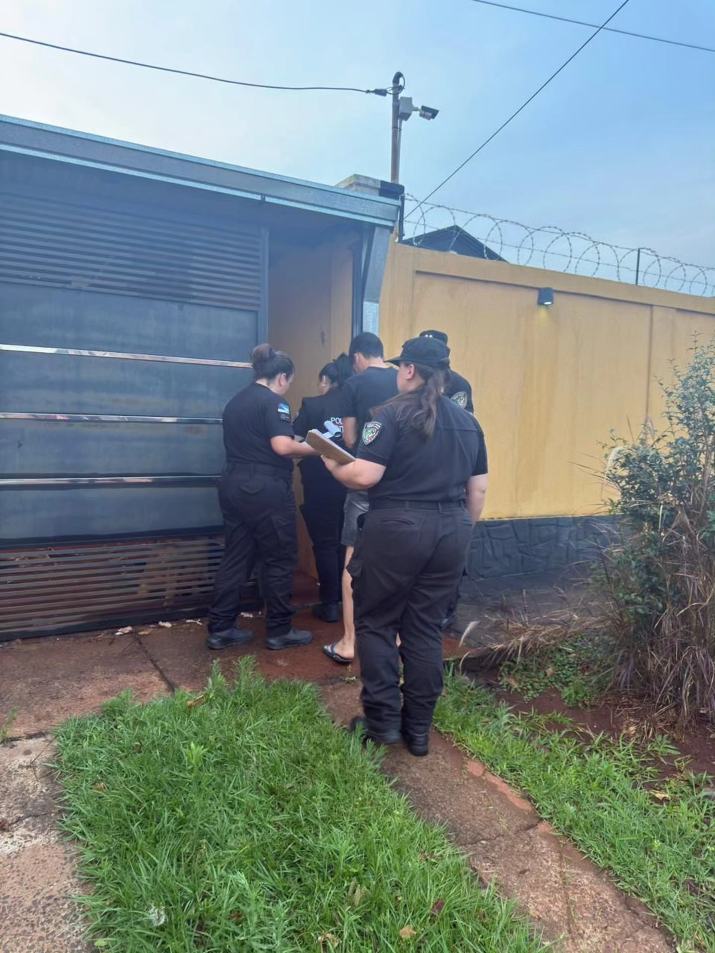 Crueldad animal en Posadas: un perro murió ahogado y otro agonizaba cuando fue rescatado por la Policía 7 Crueldad animal en Posadas: un perro murió ahogado y otro agonizaba cuando fue rescatado por la Policía imagen-6