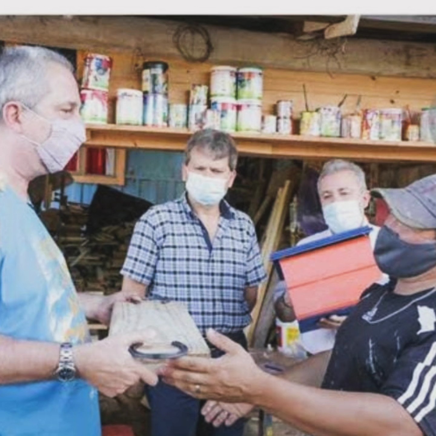 El policía que desde hace 10 años transforma madera en sonrisas en Cerro Azul 11 El policía que desde hace 10 años transforma madera en sonrisas en Cerro Azul imagen-10