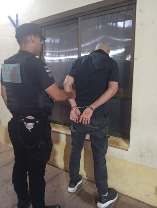 Patrullas del GAP detuvieron a un hombre armado con un hierro tras alerta del CIO 911 en Posadas 5 Patrullas del GAP detuvieron a un hombre armado con un hierro tras alerta del CIO 911 en Posadas imagen-4