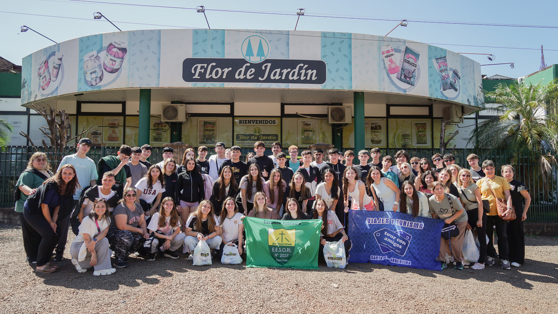 El Mate en la Escuela: estudiantes de Santa Fe visitaron establecimientos yerbateros y entregaron un presente a la cooperativa que los apadrina 5 El Mate en la Escuela: estudiantes de Santa Fe visitaron establecimientos yerbateros y entregaron un presente a la cooperativa que los apadrina imagen-4