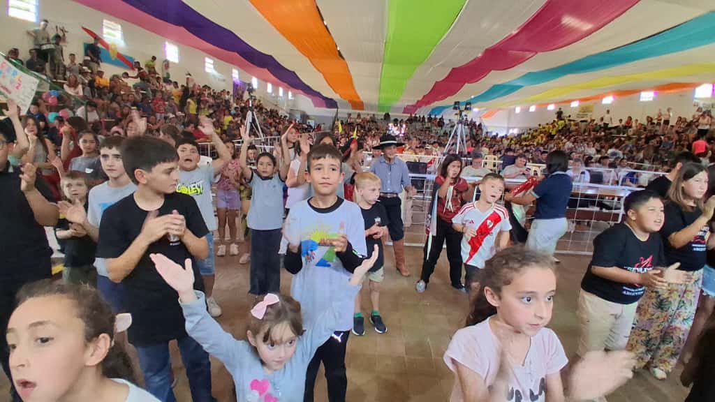 Gurises Felices volvió a la Fiesta Nacional del Gurí Entrerriano y celebró ocho años de presencia ininterrumpida en Bovril 3 Gurises Felices volvió a la Fiesta Nacional del Gurí Entrerriano y celebró ocho años de presencia ininterrumpida en Bovril imagen-2
