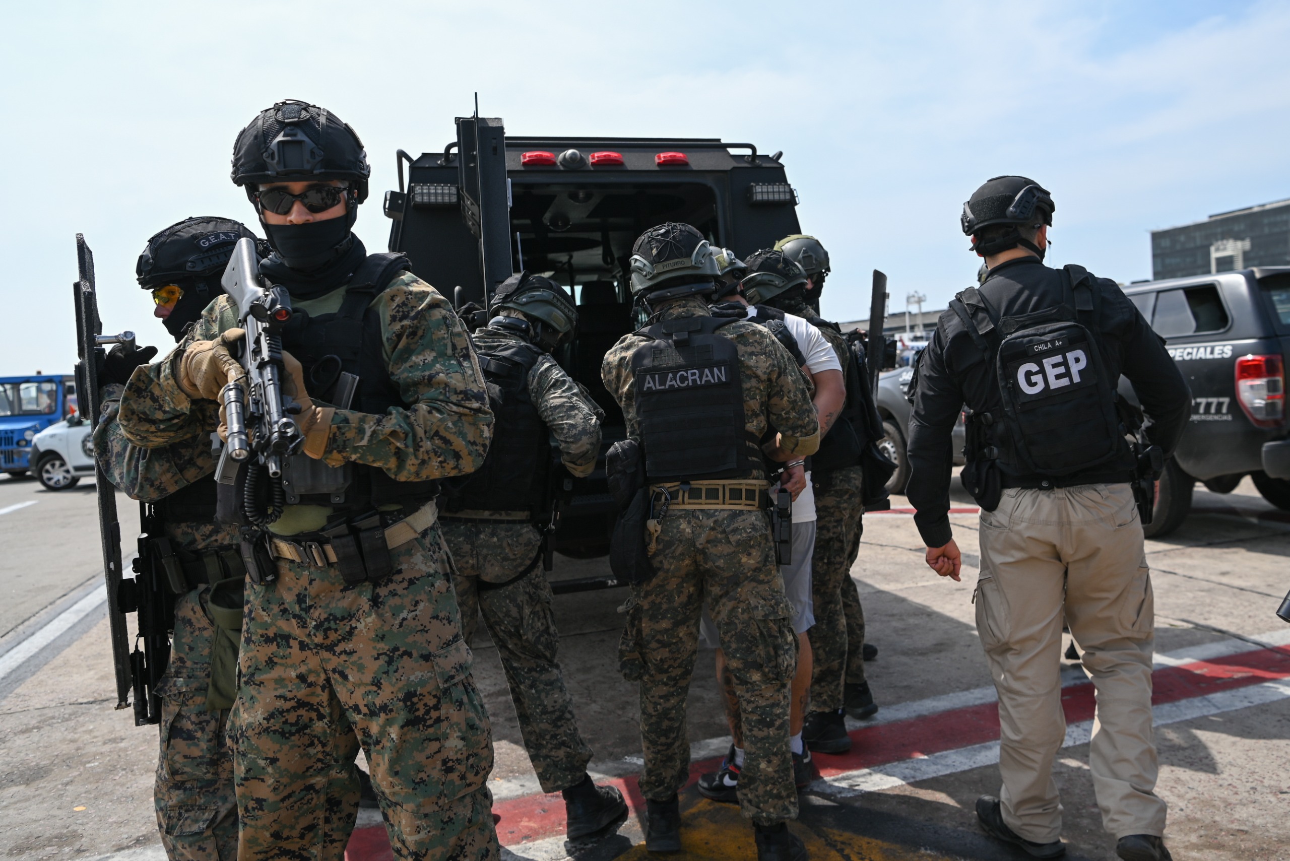 Gendarmes custodiaron el traslado vía aérea y terrestre del detenido brasileño vinculado a la incautación de más de nueve toneladas de marihuana en Misiones 7 Gendarmes custodiaron el traslado vía aérea y terrestre del detenido brasileño vinculado a la incautación de más de nueve toneladas de marihuana en Misiones imagen-6