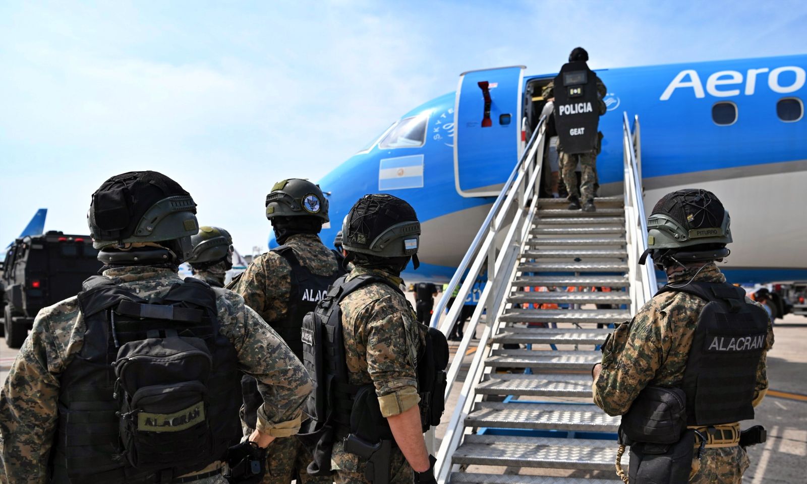 Gendarmes custodiaron el traslado vía aérea y terrestre del detenido brasileño vinculado a la incautación de más de nueve toneladas de marihuana en Misiones 5 Gendarmes custodiaron el traslado vía aérea y terrestre del detenido brasileño vinculado a la incautación de más de nueve toneladas de marihuana en Misiones imagen-4