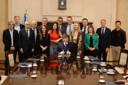 Javier Milei encabeza una reunión con el nuevo Gabinete imagen-6