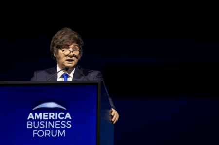 Milei avisó que sostendrá las bandas cambiarias pero la presión para levantar el cepo a las empresas irá en aumento imagen-4