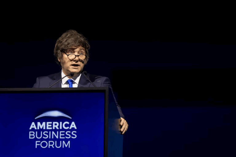 Milei avisó que sostendrá las bandas cambiarias pero la presión para levantar el cepo a las empresas irá en aumento imagen-1