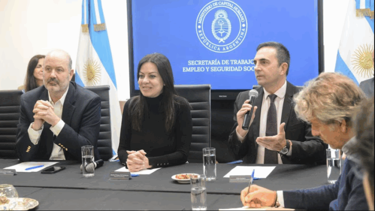 La reforma laboral no toca las indemnizaciones y avanza sobre los salarios dinámicos, los convenios por empresa y el derecho de huelga imagen-18