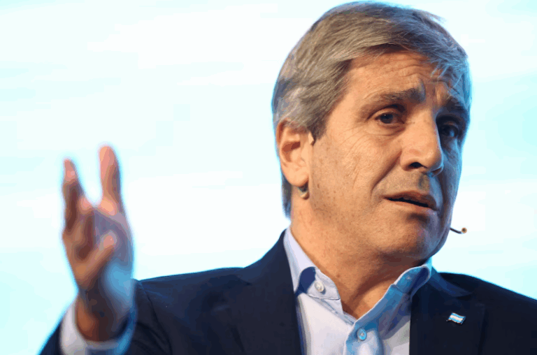 Caputo admitió ante inversores posibles modificaciones al régimen de bandas cambiarias imagen-2