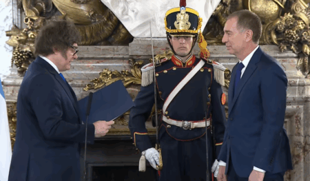 Javier Milei le tomó juramento a Diego Santilli como nuevo ministro del Interior imagen-7