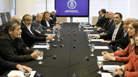 Cuáles son las 10 propuestas de la reforma laboral de Milei que desatarán la guerra con la CGT imagen-8