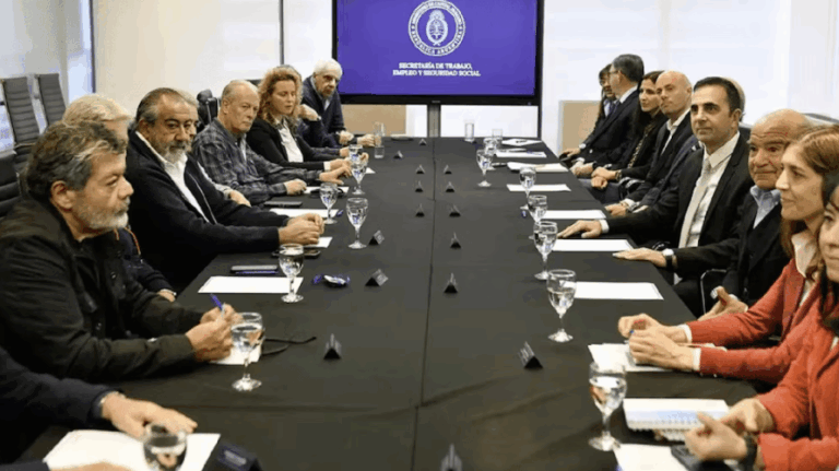 Cuáles son las 10 propuestas de la reforma laboral de Milei que desatarán la guerra con la CGT imagen-28